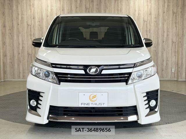 Toyota VOXY 2015-01 7880389-16