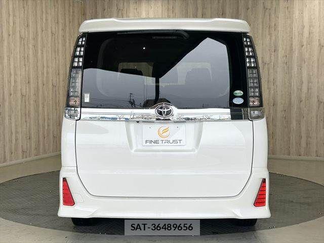 Toyota VOXY 2015-01 7880389-19