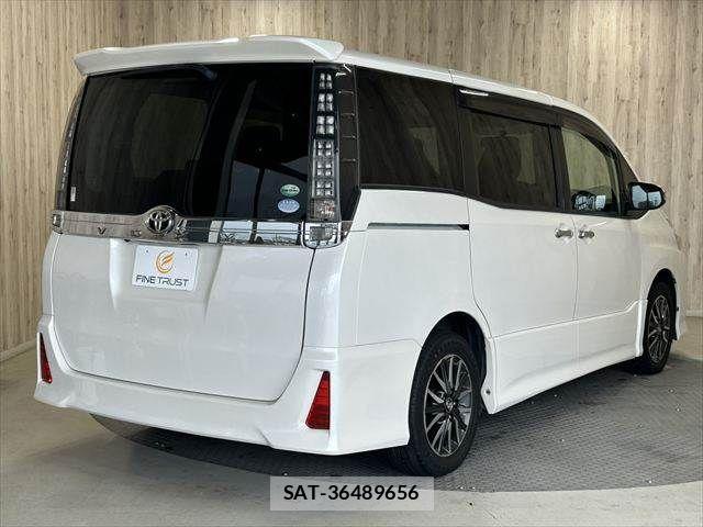Toyota VOXY 2015-01 7880389-20