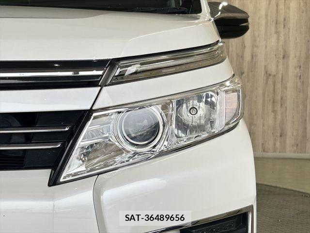 Toyota VOXY 2015-01 7880389-23