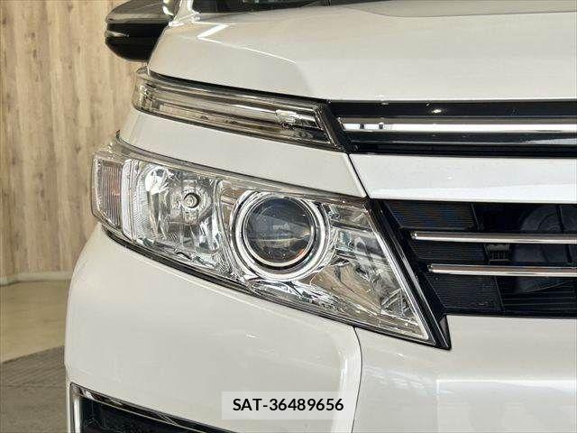Toyota VOXY 2015-01 7880389-24