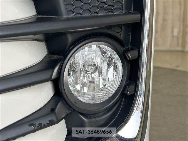 Toyota VOXY 2015-01 7880389-25