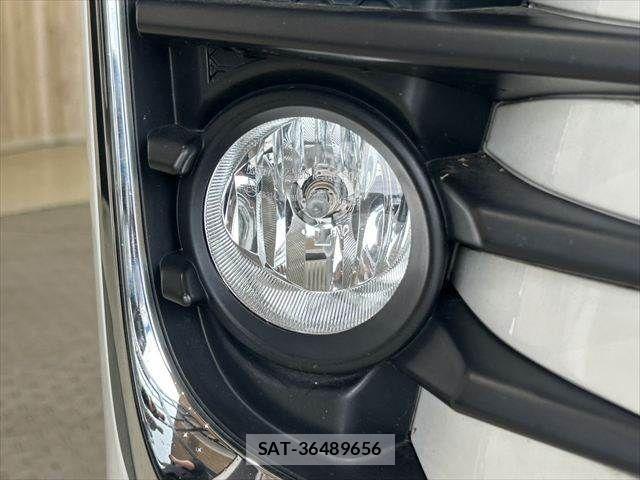 Toyota VOXY 2015-01 7880389-26