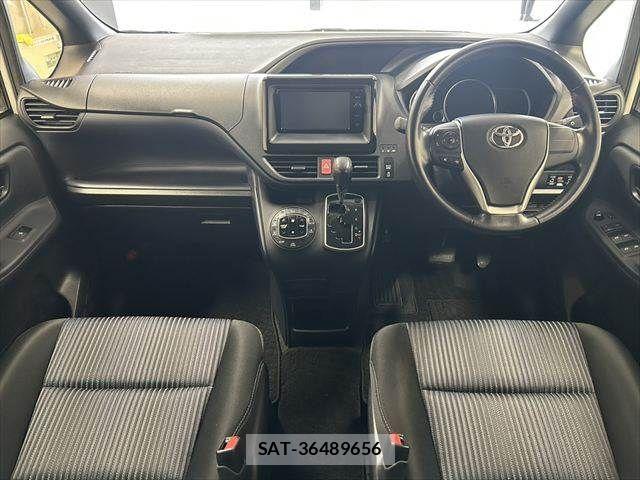 Toyota VOXY 2015-01 7880389-2