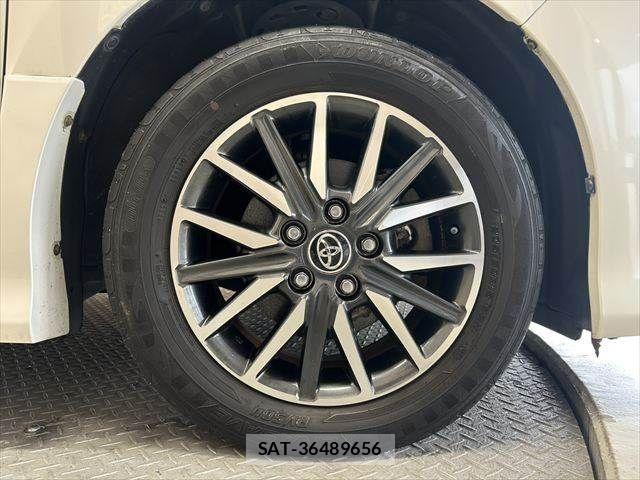 Toyota VOXY 2015-01 7880389-29