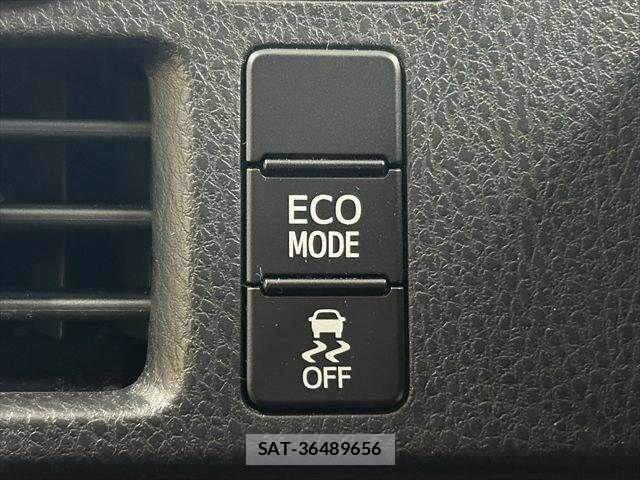 Toyota VOXY 2015-01 7880389-7