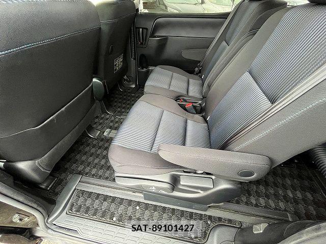 Toyota VOXY 2016-06 7880382-12