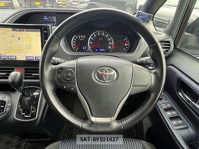 Toyota VOXY 2016-06 7880382-13