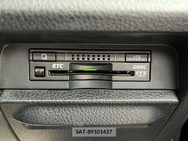 Toyota VOXY 2016-06 7880382-15