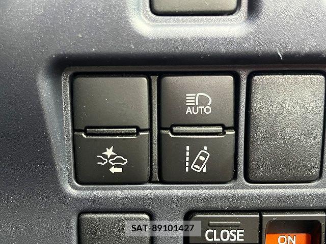 Toyota VOXY 2016-06 7880382-17