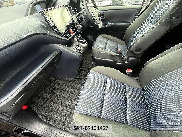 Toyota VOXY 2016-06 7880382-18
