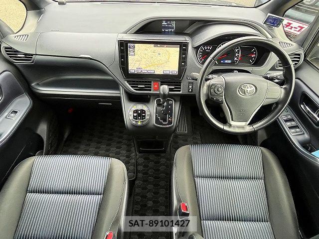 Toyota VOXY 2016-06 7880382-1