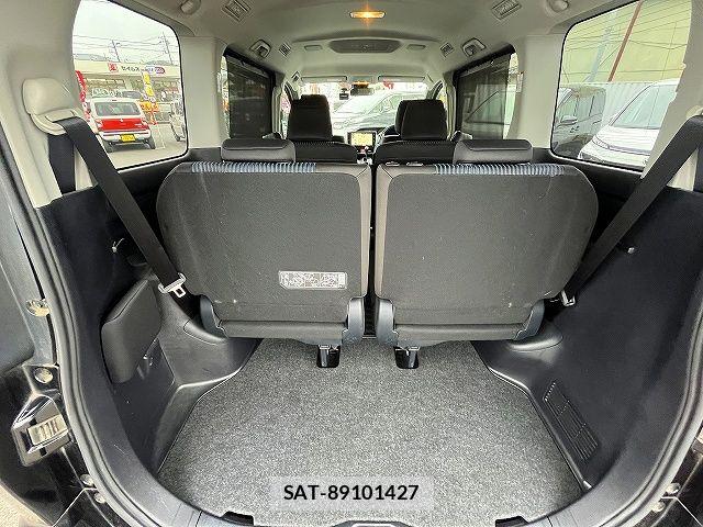 Toyota VOXY 2016-06 7880382-21