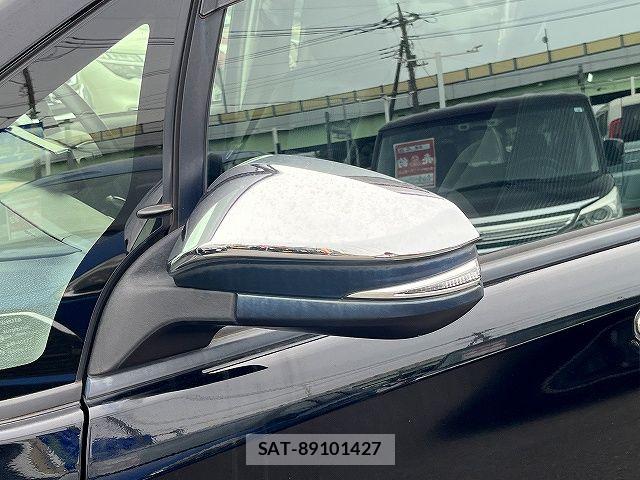 Toyota VOXY 2016-06 7880382-24