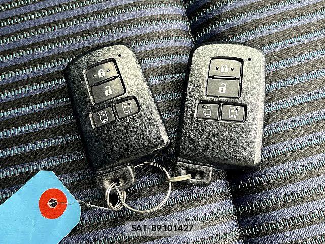 Toyota VOXY 2016-06 7880382-25