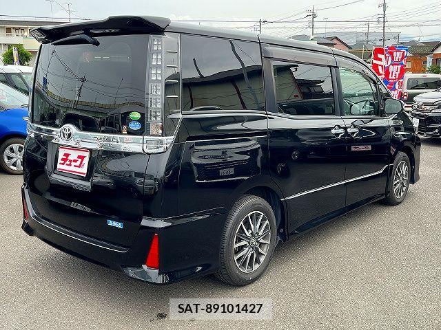 Toyota VOXY 2016-06 7880382-2