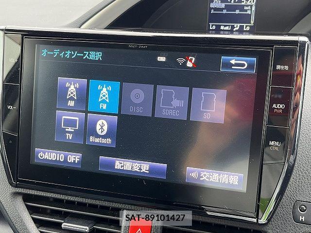 Toyota VOXY 2016-06 7880382-5