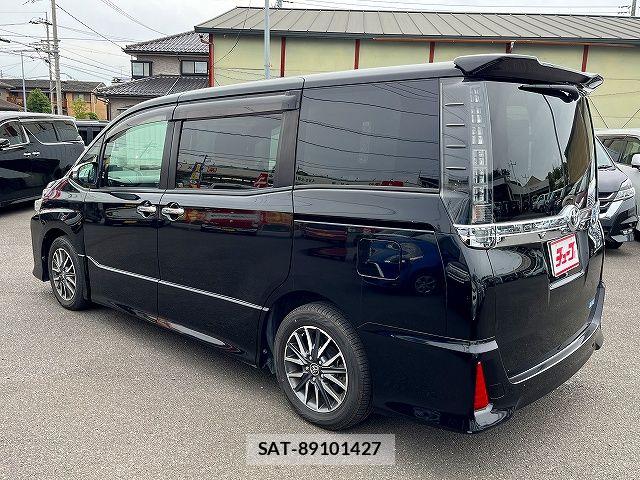 Toyota VOXY 2016-06 7880382-8