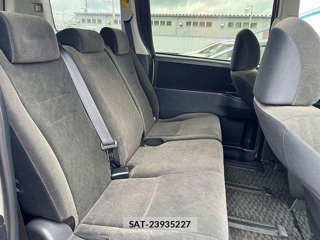Toyota VOXY 2010-11 7880391-9