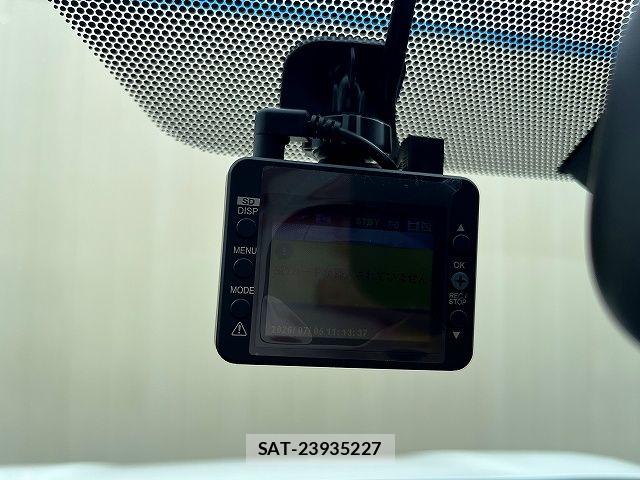 Toyota VOXY 2010-11 7880391-11
