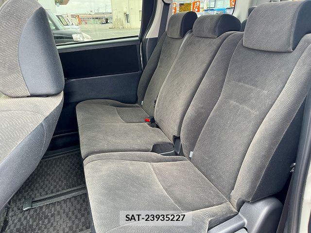 Toyota VOXY 2010-11 7880391-12