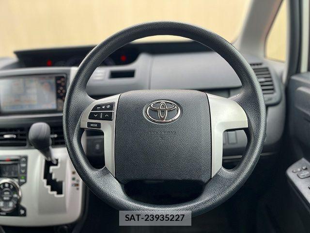 Toyota VOXY 2010-11 7880391-13