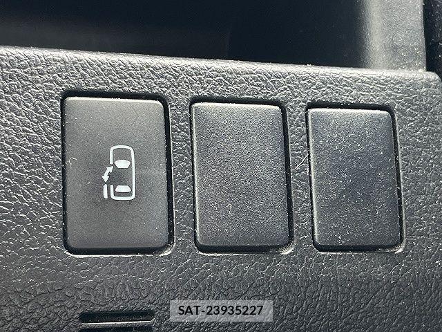 Toyota VOXY 2010-11 7880391-17