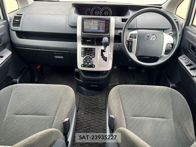 Toyota VOXY 2010-11 7880391-1