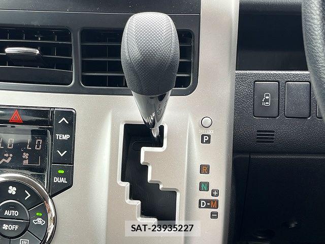Toyota VOXY 2010-11 7880391-19