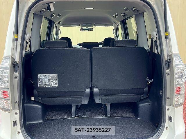 Toyota VOXY 2010-11 7880391-20