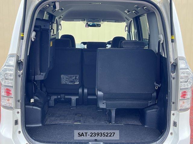 Toyota VOXY 2010-11 7880391-21