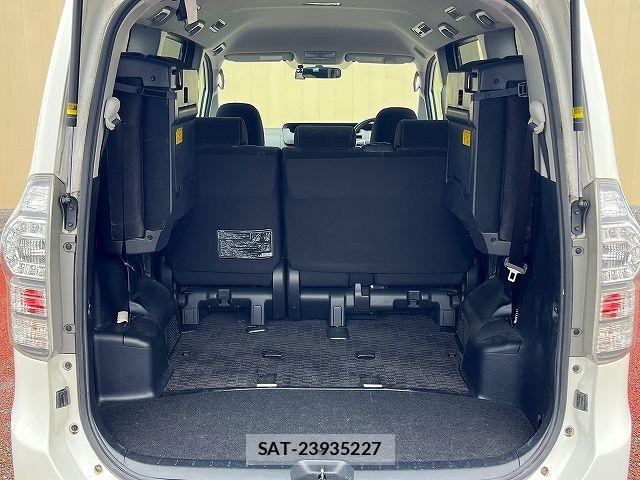 Toyota VOXY 2010-11 7880391-22