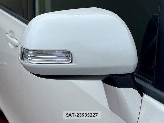 Toyota VOXY 2010-11 7880391-24