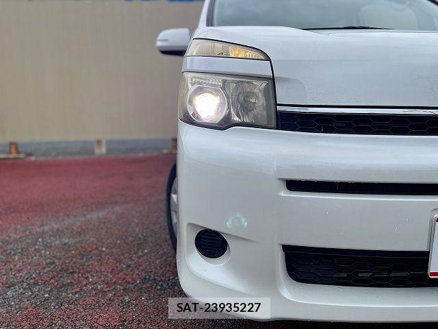 Toyota VOXY 2010-11 7880391-25