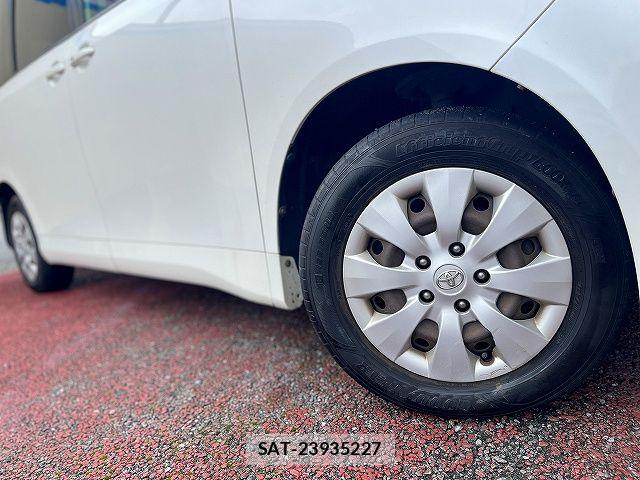 Toyota VOXY 2010-11 7880391-26