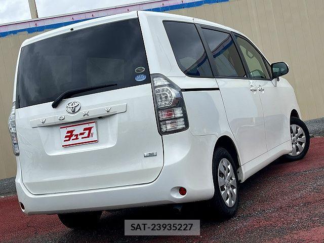 Toyota VOXY 2010-11 7880391-2