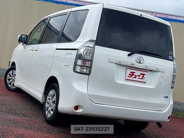 Toyota VOXY 2010-11 7880391-8