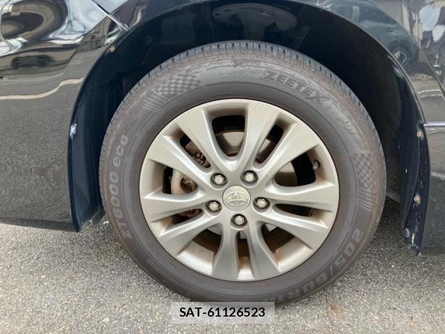 Toyota VOXY 2013-08 7880398-9