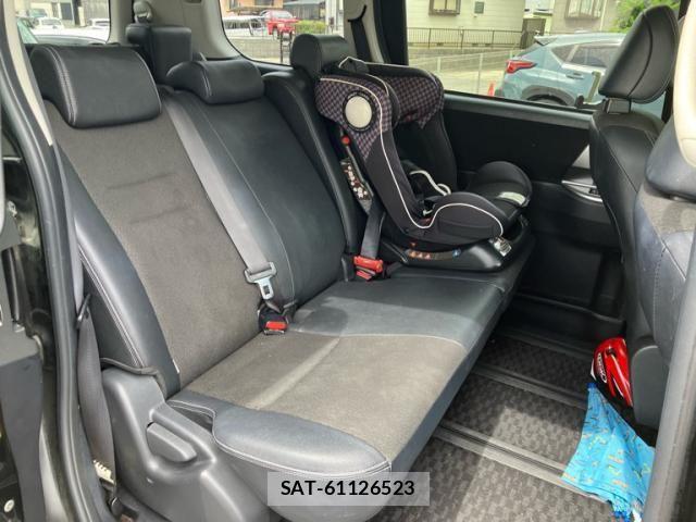 Toyota VOXY 2013-08 7880398-11