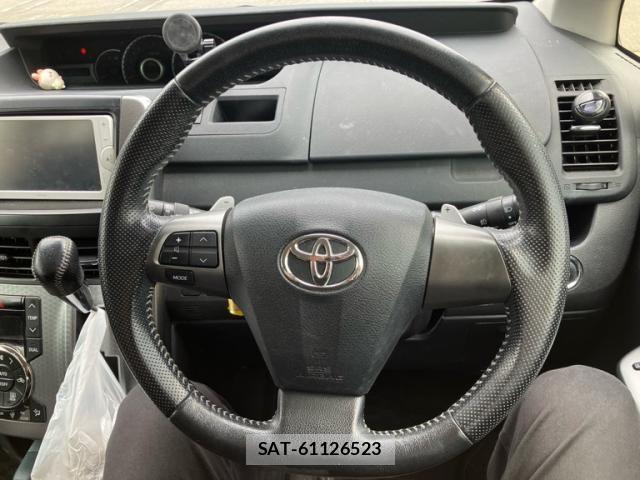 Toyota VOXY 2013-08 7880398-16