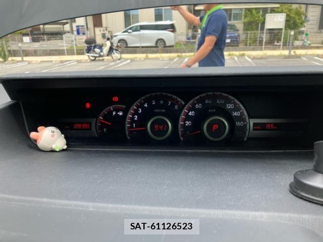 Toyota VOXY 2013-08 7880398-18