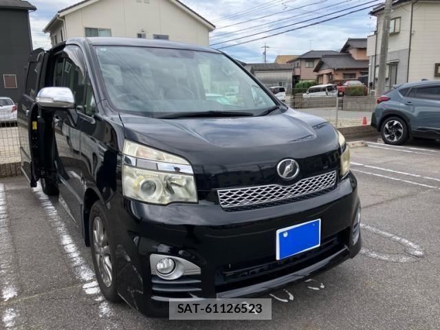 Toyota VOXY 2013-08 7880398-1