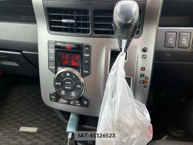 Toyota VOXY 2013-08 7880398-19
