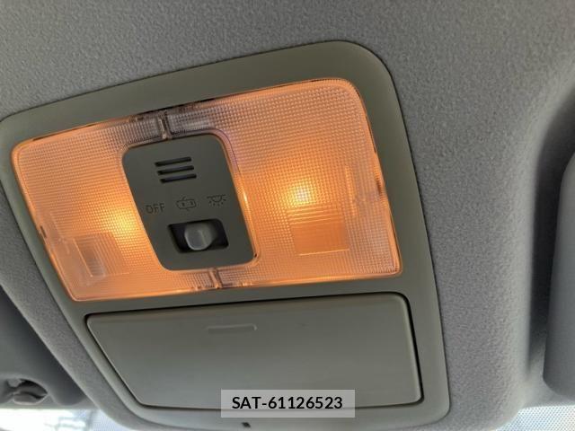 Toyota VOXY 2013-08 7880398-22