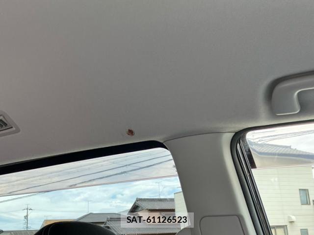 Toyota VOXY 2013-08 7880398-24