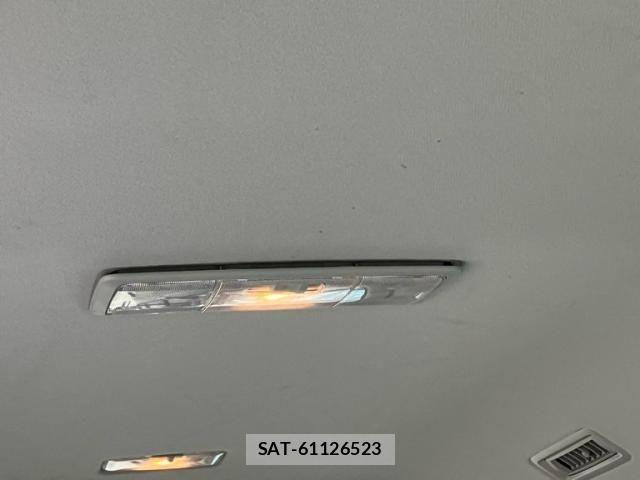 Toyota VOXY 2013-08 7880398-25