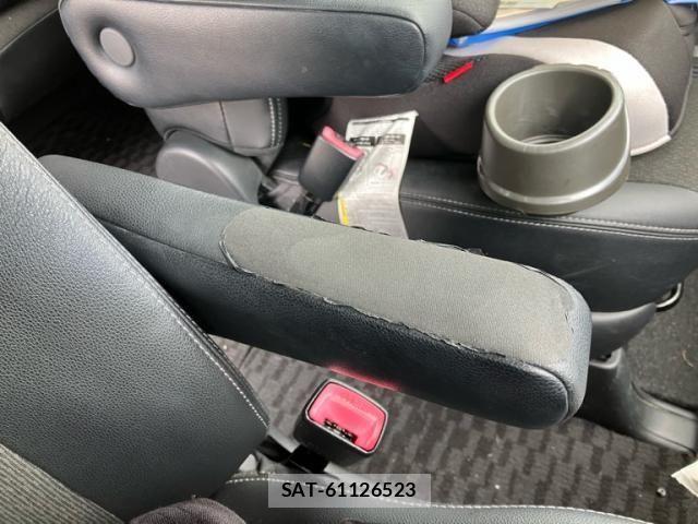 Toyota VOXY 2013-08 7880398-26