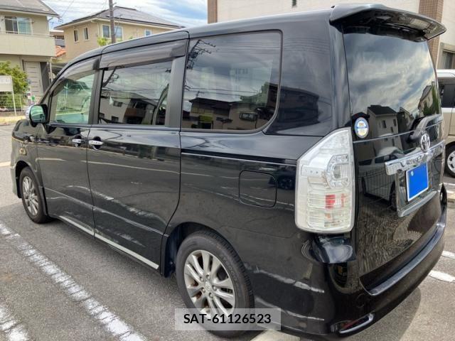 Toyota VOXY 2013-08 7880398-3