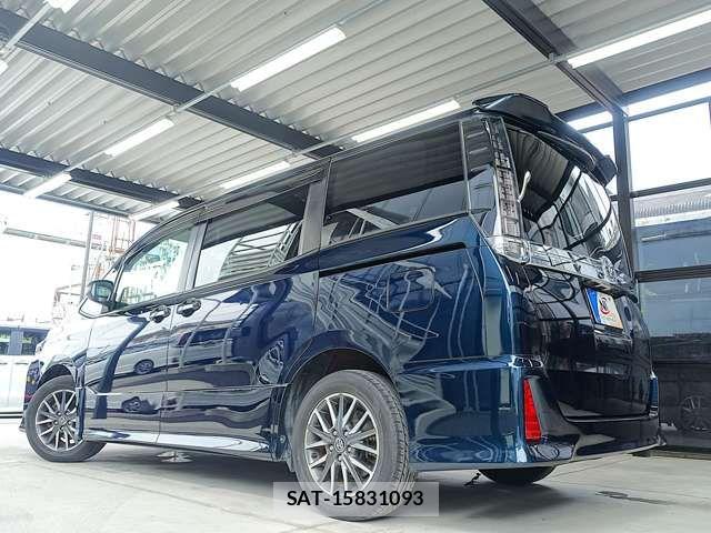 Toyota VOXY 2014-12 7880384-13