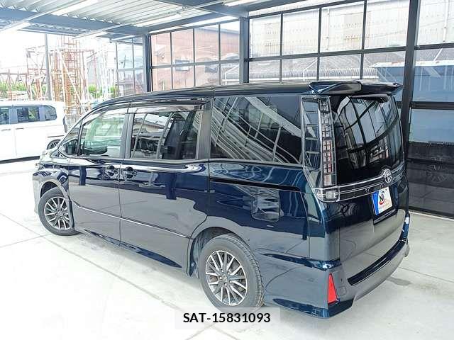 Toyota VOXY 2014-12 7880384-14